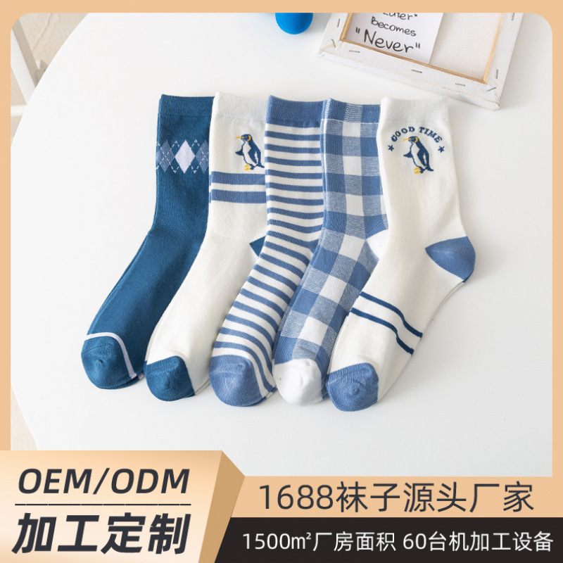 袜子女春秋款中筒袜卡通可爱企鹅女士蓝白格子舒适百搭棉袜