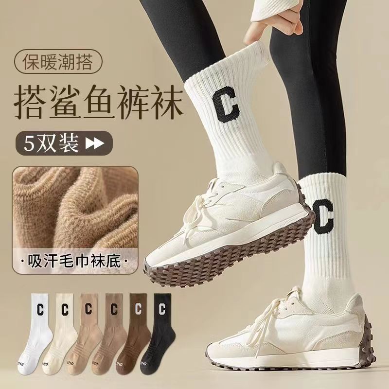冬季加绒加厚毛圈底女士字母网红百搭中筒袜搭配鲨鱼裤保暖长袜子